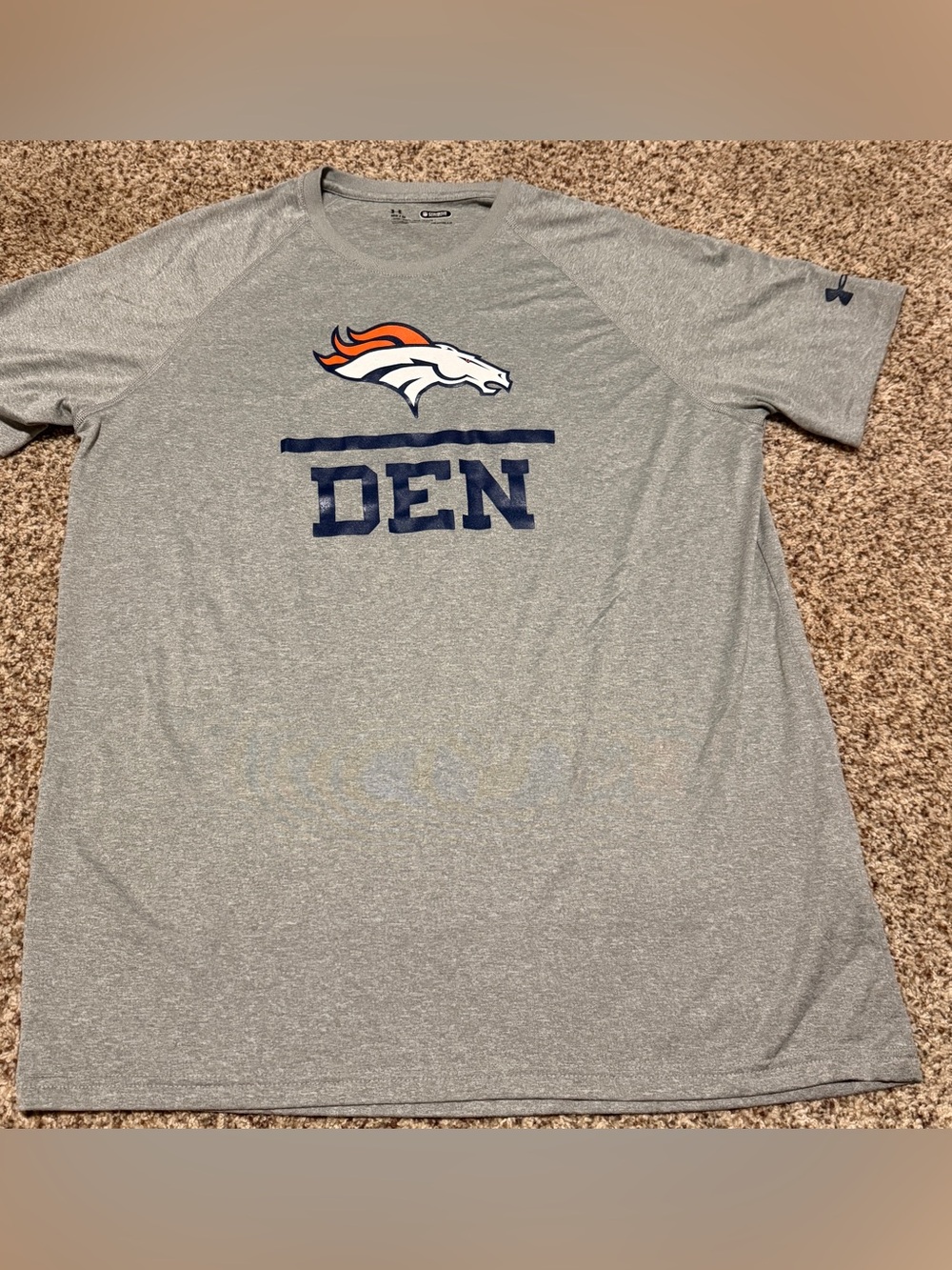 Under Armour Denver Broncos Gray Performance Short Sleeve Graphic Shirt Mens M
